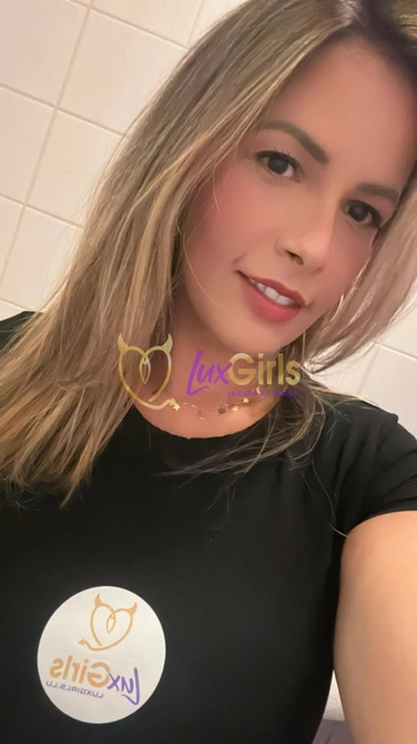 brune-luxe-amora-luxx-26
